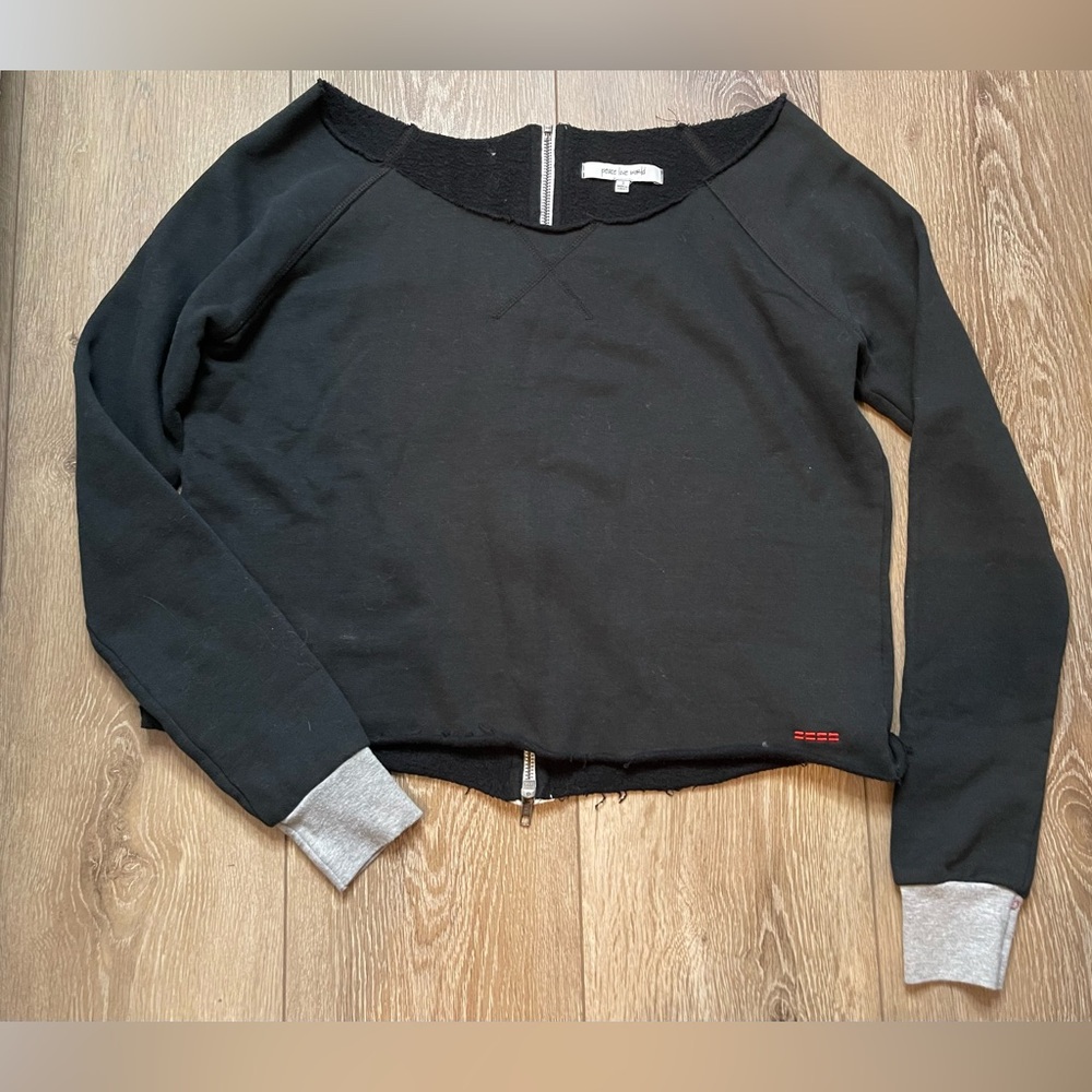 Peace Love World Top, Size Small